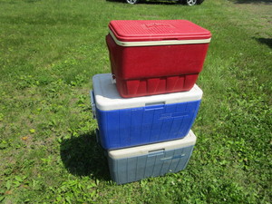 lot 87 image: Three coolers, three folding chairs...