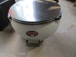 lot 12 image: Winegard Pathway X2 portable satell...