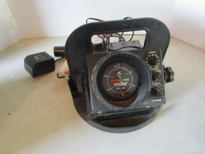 lot 101 image: Vexilar FL-8 locator...