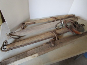 lot 104 image: Hudson wooden pulley, four eveners...