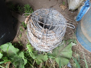 lot 125 image: Roll barb wire...
