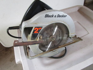 lot 147 image: Black & Decker 7-14 circular saw...