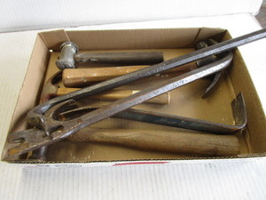 lot 168 image: Hammers, pry bar, Wonder bar...