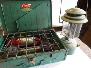 lot 178 image: Coleman camp stove & lantern 220F...