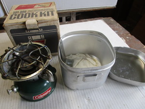 lot 182 image: Coleman cook kit 501-960...