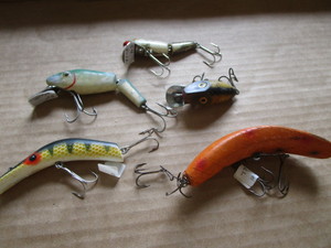 lot 207 image: Antique lures Hazy Dazy, Heddon Mi...