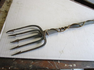 lot 220 image: Fishing spear, 46...