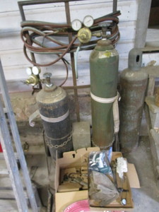 lot 231 image: Cutting torch tanks with extra, car...