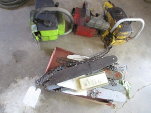 lot 267 image: Chainsaws frames Poulan, Homelite,...