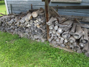 lot 250 image: Seasoned firewood...
