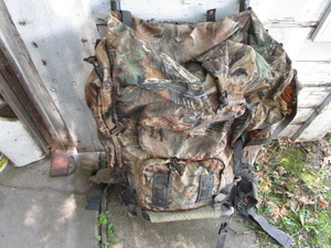 lot 263 image: Camo pack & frame...