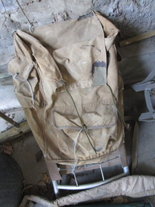 lot 265 image: Camp trails aluminum frame & pack...