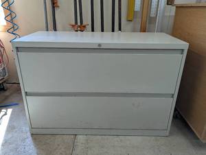 lot 109 image: Under DeskTable File Cabinet - Metal