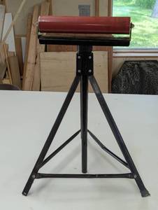 lot 81 image: Adjustable Tri Stand with Roller - Harbor Freight