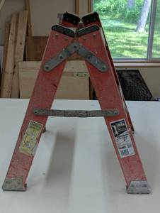 lot 84 image: Werner 2ft 300# T6202 Folding Fiberglass ladder - Twin Step