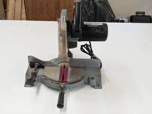 lot 62 image: Delta 10 Miter Saw - 36-220 - 15 Amps