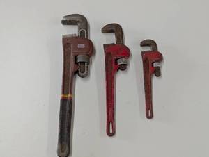 lot 53 image: Pipe Wrench Set - 14, 10, 5
