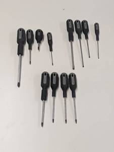 lot 21 image: 12 Piece Westward Screwdriver Set - 4 Flat Heads - 4 Philips - 4 Hex Bit