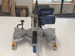 lot 2 image: Kobalt 7-14-in 10-Amp Single Bevel Sliding Compound Corded Miter Saw with Laser Guide