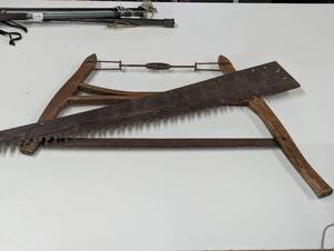 lot 269 image: Set of Antique Saws - Master Craft Person
