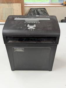 lot 246 image: Fellows P-8C Paper Shredder - Cross Cut with CC Cutter