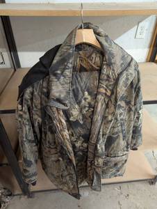 lot 241 image: Mens Large Bib and Jacket Heavy Duty Hunting Gear