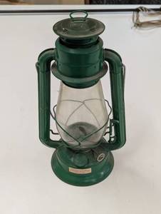lot 223 image: Dietz Junior Kerosene Lantern - Green