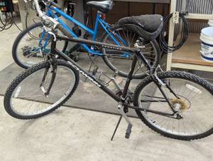lot 201 image: Schwinn Frontier GS - 21 Speed - 26 Wheel