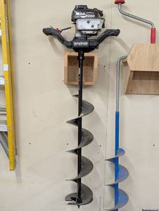lot 202 image: Mag 2000 Ice Auger - Strike Master - 2 HP With Emergency Hand Auger