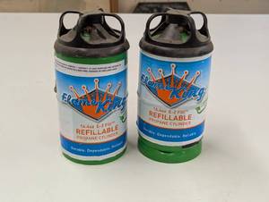 lot 210 image: Pair of 2 - 1# Propane Cylinders - Full