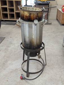 lot 214 image: Propane Burner for Turkey Fryer with Pots and Accesories