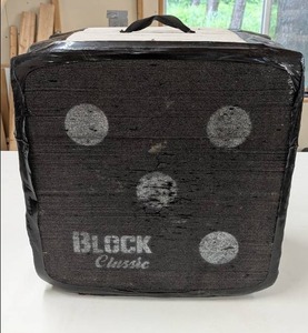 lot 186 image: Block Classic Archery Target Practice - 20 x 20 Block