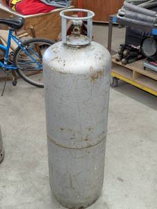 lot 189 image: 100# Propane Cylinder - Great Shape