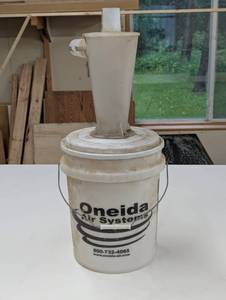lot 154 image: Dusty Deputy 5 Gallon Bucket Dust Collector