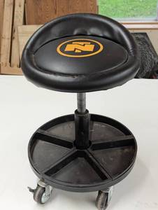 lot 164 image: Nothern Tool mechanics Chair - Adjustable, Mobile with Storage
