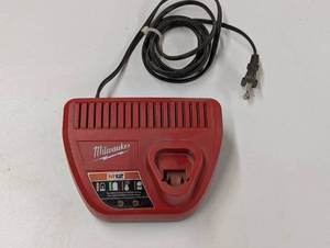 lot 121 image: Milwaukee M12 Charger - 48-59-2401