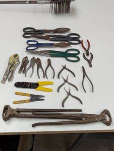 lot 128 image: Large Lot of Snips, Vise Grips, Pliers