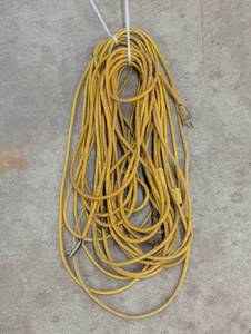 lot 371 image: Group of 3-4 Extension Cords - 100 ea - 1 is Missing End