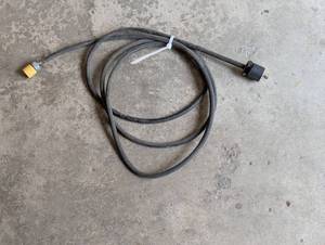 lot 372 image: 12 - 220 Extension Cord