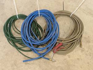 lot 373 image: Huge Pile of Air Compressor Cords - Couple missing Ends - 1 Has Spray Gun