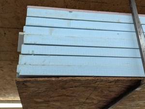 lot 374 image: 7 Pieces - 2-in x 4-ft x 8-ft Faced Polystyrene Board Insulation
