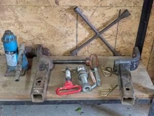 lot 292 image: Hitch Auto Lot - 4 Ton jack - 2 Hitches and Pins - Tire Iron