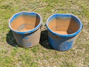 lot 365 image: Pair of Blue 5 Gallon heated Pales