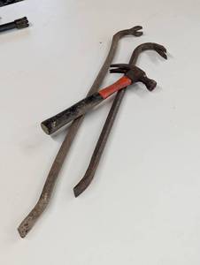 lot 274 image: 2 Pry Bars and a Claw Hammer