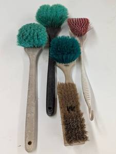 lot 275 image: Set of 5 CleaningScrubbing Brushes