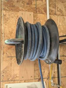 lot 284 image: Hose Reel with Air Hose and Gun