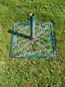 lot 338 image: 24 x 24 Heavy Umbrella Base