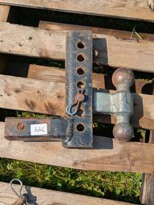 lot 344 image: Adjustable Hitch 2 Size Balls