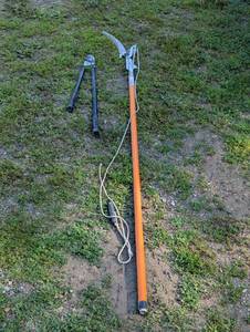 lot 319 image: Prunning Set - 1 Hand Pruner - 1 Extension Saw