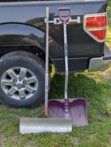 lot 320 image: Set of Snow Shovels - 1 Pusher and 1 Back Saver
